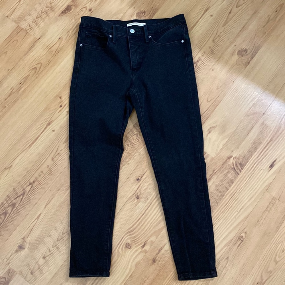 Levi’s 311 Shaping Skinny Ankle Jeans in Black